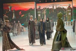 Koleksi busana "Imperial Reverie" menjelang Lebaran ala Zaskia Sungkar