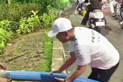 Bupati Karawang turun langsung atasi banjir di Terowongan Gonggo