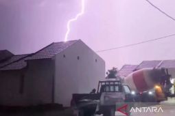 BMKG: Surabaya Senin ini berpeluang hujan disertai petir