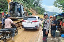 Penanganan longsor di Siraisan teratasi, jalan lintas Sibuhuan - Sosopan kembali bisa di lalui