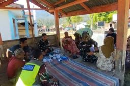 TNI lakukan jemput bola untuk cek kesehatan warga terdampak bencana di Aceh