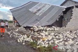 Angin kencang rusak puluhan rumah warga di Pamekasan Jawa Timur