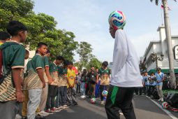 Kick Off Bola Gembira di Surabaya