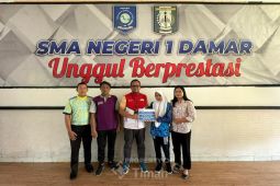 PT Timah bantu biaya pengobatan siswa SMAN 1 Damar Belitung Timur