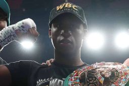 Bruce Carirngto rebut gelar juara dunia tinju WBC usai kalahkan Castro