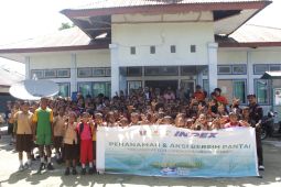 INPEX Masela, Ltd bersama Pemkab KKT tanam Mangrove dan Aksi Bersih Pantai di Desa Bomaki