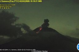 Senin malam, Semeru erupsi dengan tinggi letusan 1.000 meter