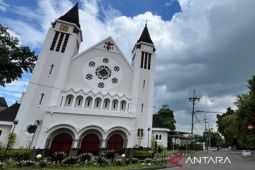 Gereja Katedral Ijen lakukan penyesuaian misa dengan jadwal 1 Abad NU