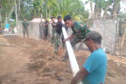 TNI AD dan masyarakat bangun sumber air bersih di lokasi bencana Sumut