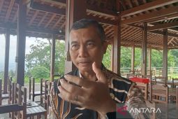 Dinas Pendidikan Bantul mengupayakan semua siswa baru SD dan SMP mendapat seragam gratis