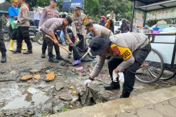 Polres Serang tertibkan parkir dan pembersihan sampah di Pasar Ciruas
