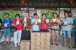 Kota Singkawang salurkan bantuan pupuk hayati untukkelompok tani