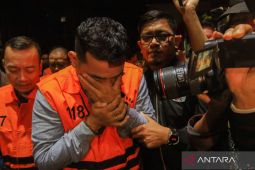 Buron kasus OTT Bea Cukai, Pemilik Blueray Cargo John Field akhirnya serahkan diri ke KPK