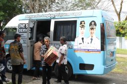 Pemkab Serang salurkan bantuan korban banjir di Carenang