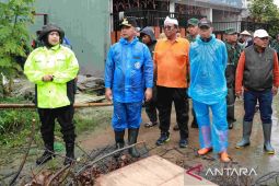 300 personel gabungan kerja bakti bersihkan sisa banjir di Bekasi