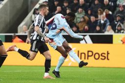 Brentford kalahkan Newcastle 3-2