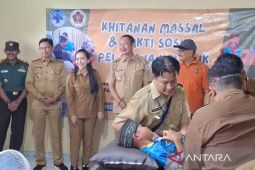 PWI Lamongan gelar baksos dan layanan publik peringati HPN 2026