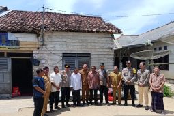 Pemkab Bangka Selatan-Polres dan Baznas bantu warga terkena musibah