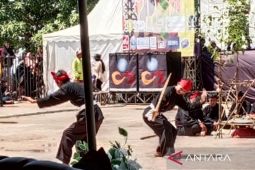 Bupati komitmen lestarikan tradisi Perang Ketupat di Bangka Barat