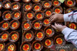 Produksi dodol keranjang jelang Imlek di Bandung