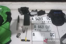 Polisi tangkap dua pencuri modus begal bersenjata tajam di Tangerang