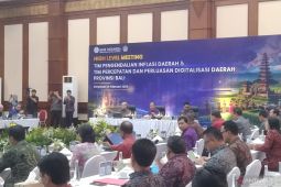 Gubernur Bali minta pemkab dan hotel prioritaskan produk lokal