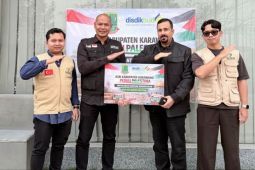 Karawang salurkan bantuan kemanusiaan berupa ambulans dan uang Rp236 juta untuk Palestina