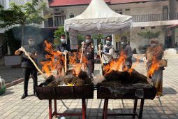 Kejari Bireuen musnahkan berbagai jenis barang bukti tindak pidana
