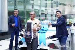 Giatkan inklusi keuangan digital, Bank Raya serahkan hadiah "Pesta Raya"