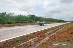 TNI AU uji coba pendaratan pesawat tempur di JTTS