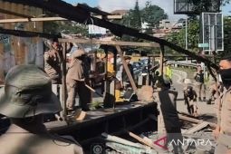 Penertiban PKL di kawasan Puncak Bogor didukung pembongkaran mandiri