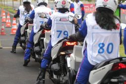 Honda Babel bagikan cara menurunkan kaki yang benar saat berhenti berkendara