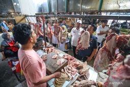 Pemkot Surabaya sidak pasar tradisional pantau pasokan bahan pokok