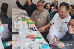 Kepala BBMP Jabar tinjau cek kesehatan gratis petani di Pos UKK Karawang
