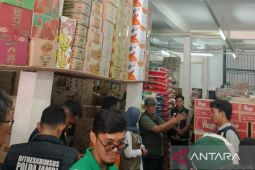 Pasokan minyak kita di pasar tradisional Batang Hari masih terbatas