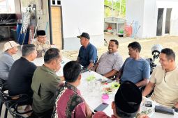 Haji Uma sampaikan keluhan warga soal data rumah rusak ke Satgas PRR nasional