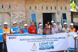PLN Sumut beri sambungan listrik gratis 50 rumah tangga prasejahtera