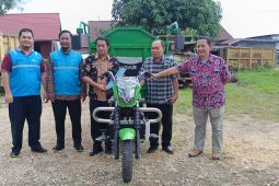 PLTMG berikan motor sampah dukung kebersihan Kota Baubau