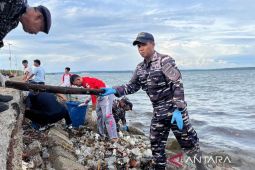 Bersihkan pantai Kepulauan Selayar, Kodaeral VI  dukung Infonesia ASRI
