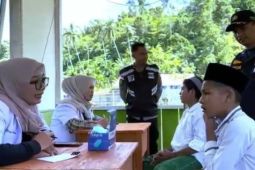 Polres Simeulue beri layanan kesehatan gratis kepada santri