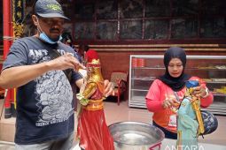 Bersih-bersih jelang Imlek