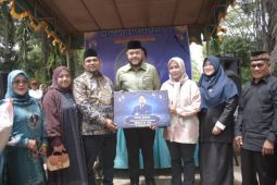 Wako Fadly Amran salurkan bantuan 50 ton beras dari Dani Faizal Rajo Mantari Alam untuk korban bencana di Padang