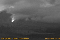 Jumat malam, Gunung Semeru luncurkan awan panas guguran sejauh 4 km