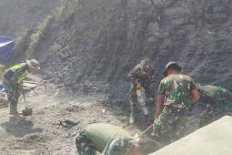 TNI bangun jembatan gantung buka akses antardesa pascabencana