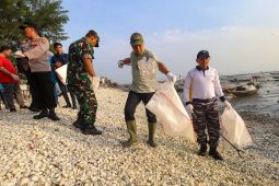 Ribuan partisipan bersihkan Pantai Kenjeran Jatim demi Indonesia ASRI