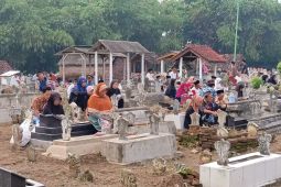 Warga Karanganom Trenggalek gelar tradisi ziarah jelang Ramadhan