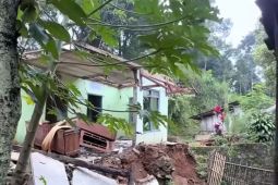 Pemkab Majalengka memastikan relokasi warga terdampak tanah bergerak