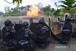 TNI AL pertajam kekuatan tempur dengan gelar latihan di Pantai Sungailiat