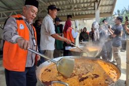 Baznas salurkan 100 ekor sapi meugang untuk warga terdampak bencana di Aceh