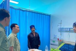 Relawan dampingi warga Badui penderita TB dirujuk ke RSUD Banten untuk perawatan medis